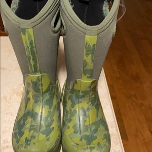 BOGS toddler size 13 boys